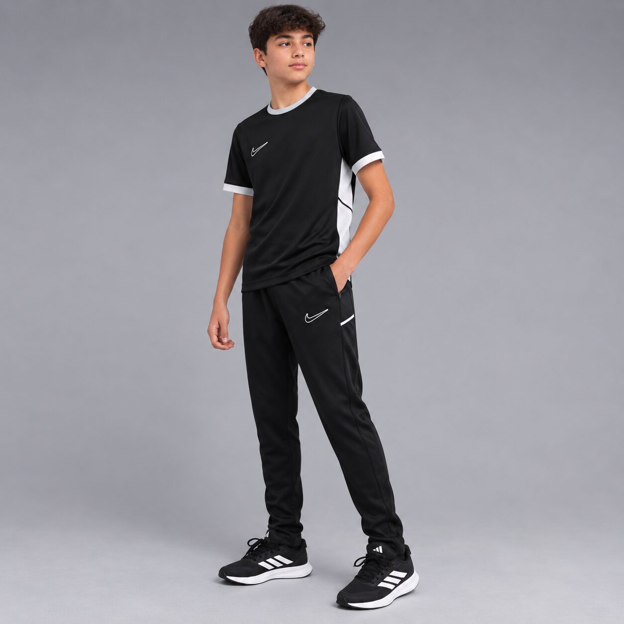 Ensemble Nike Dri-FIT Academy 25 : T-shirt et Pantalon Enfant FZ9758-411 - Original Algérie DZ Image de Ensemble Nike Dri-FIT Academy 25 : T-shirt et Pantalon Enfant FZ9758-411 - Original Algérie Master Sport DZ