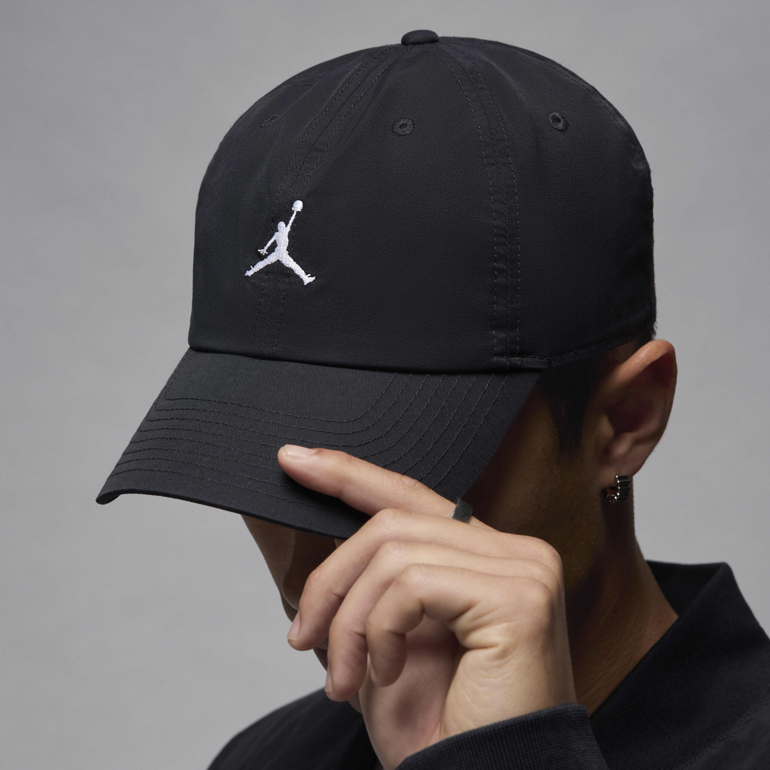 casquette-nike-jordan-club-unisexe-original-algerie-dz-10.jpg Casquette Nike Jordan Club Unisexe – Image 1