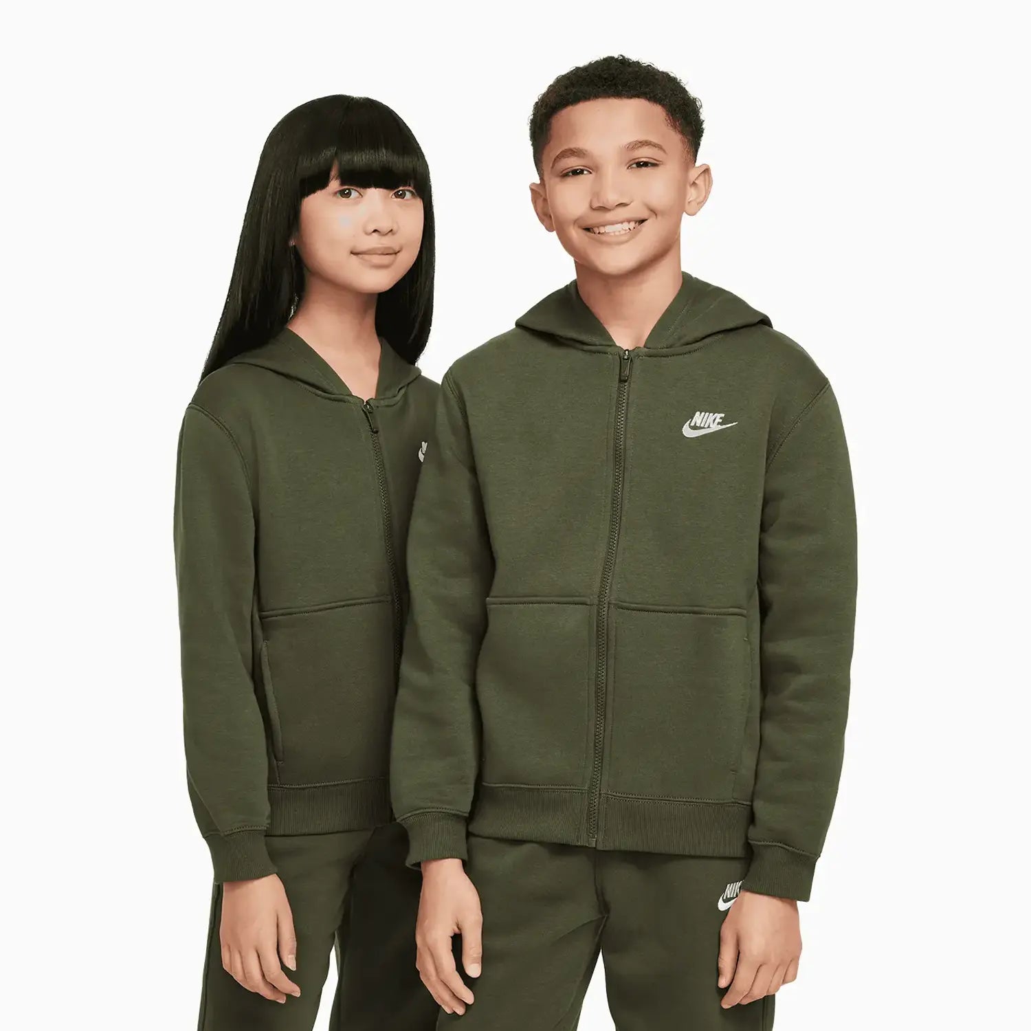 ensemble-de-survetement-nike-sportswear-club-fleece-enfant-copie-original-algerie-dz-2.jpeg Ensemble de Survêtement Nike Sportswear Club Fleece Enfant – Image 1