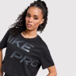 T-Shirt Nike Dri-FIT Graphic pour Femme – Image 3