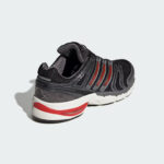 Image de Basket Adidas ADISTAR CONTROL 5 JR7229-1 - Original Algérie Master Sport DZ