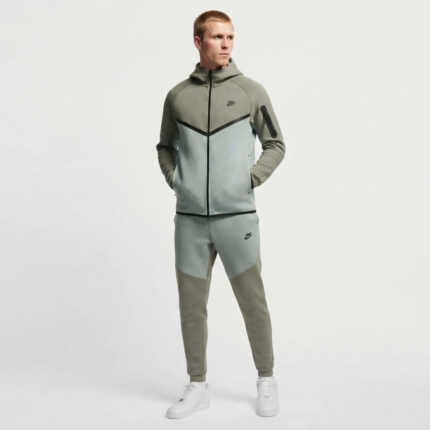 Image de Ensemble de survêtement Nike Tech Fleece HV0949-100-1 - Original Algérie Master Sport DZ